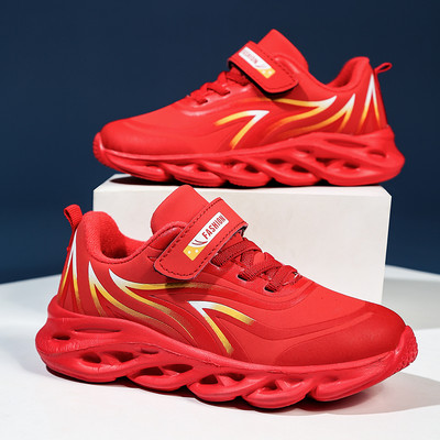 Model nou de adidași pentru copii în diferite culori potrivite pentru băieți și fete
