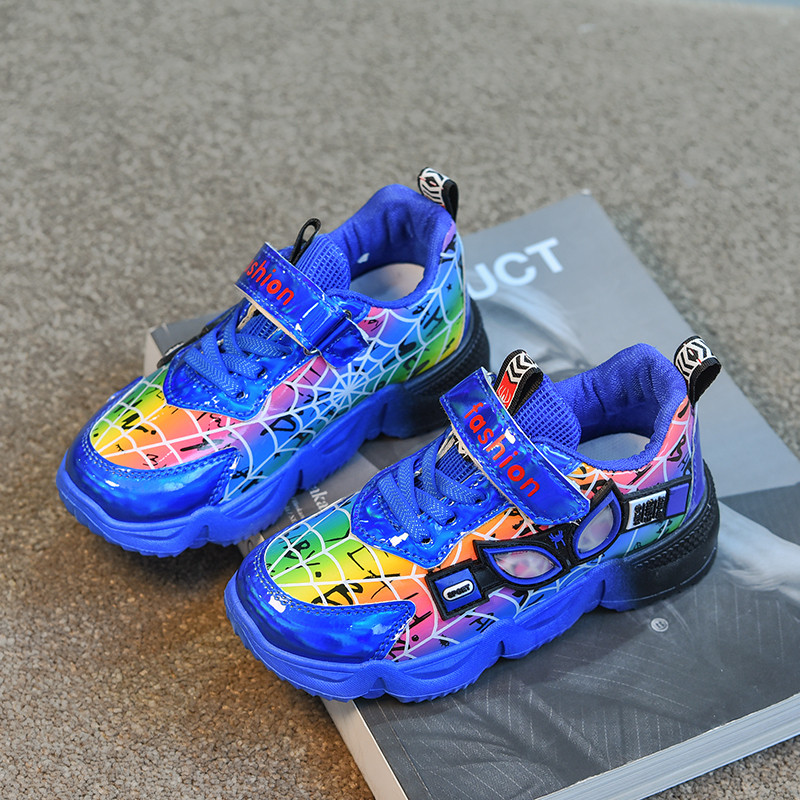 Παιδικά αθλητικά παπούτσια με πολύχρωμο μοτίβο