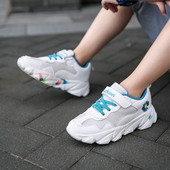 Μοντέρνα παιδικά αθλητικά παπούτσια με κέντημα και λουράκια βελκρό