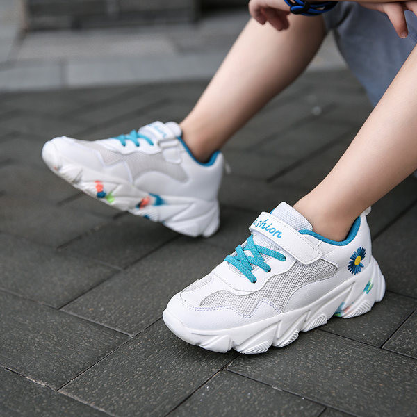 Μοντέρνα παιδικά αθλητικά παπούτσια με κέντημα και λουράκια βελκρό