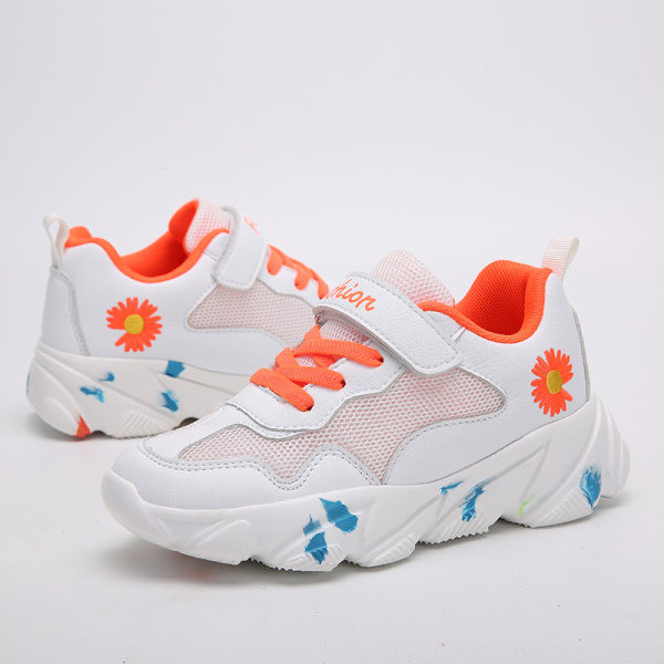 Μοντέρνα παιδικά αθλητικά παπούτσια με κέντημα και λουράκια βελκρό