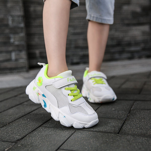 Μοντέρνα παιδικά αθλητικά παπούτσια με κέντημα και λουράκια βελκρό