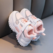 Μοντέρνα παιδικά πάνινα παπούτσια με λουράκια βελκρό σε λευκό και ροζ χρώμα