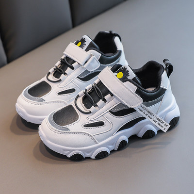 Μοντέρνα παιδικά πάνινα παπούτσια με λουράκια βελκρό σε λευκό και ροζ χρώμα