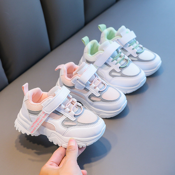 Μοντέρνα παιδικά πάνινα παπούτσια με λουράκια βελκρό σε λευκό και ροζ χρώμα