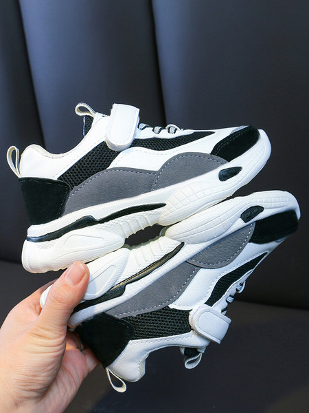 Παιδικά αθλητικά  παπούτσια με λουράκια και κορδόνια σε μαύρο και άσπρο χρώμα