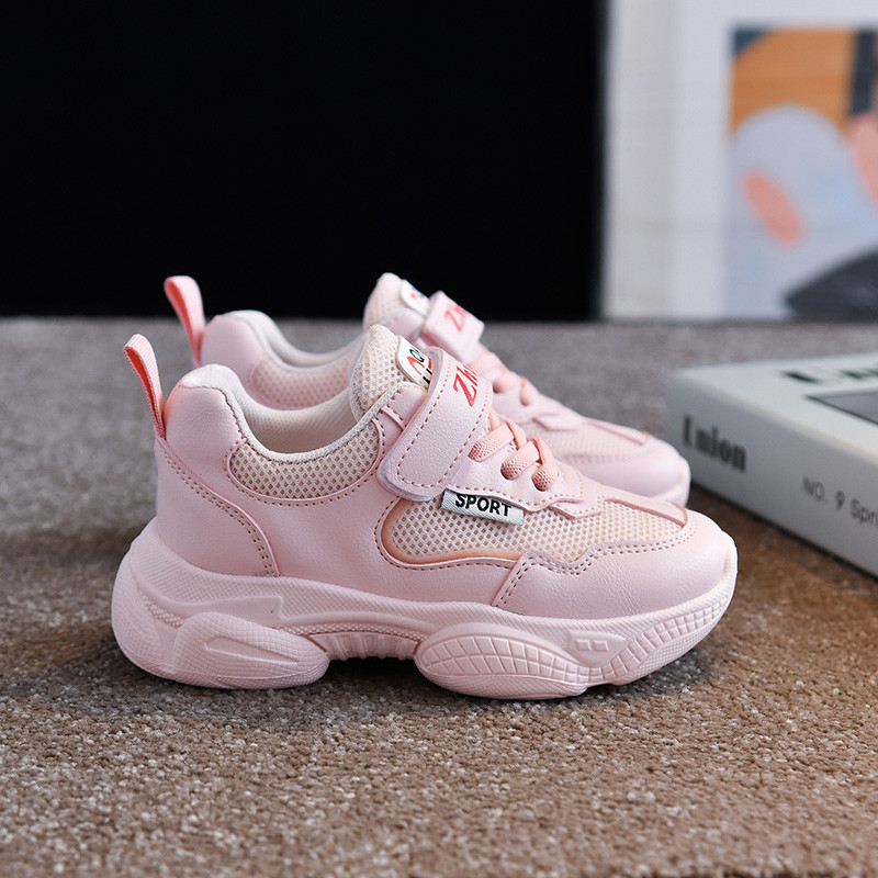 Ležerne dječje tenisice s naljepnicom i vezicama