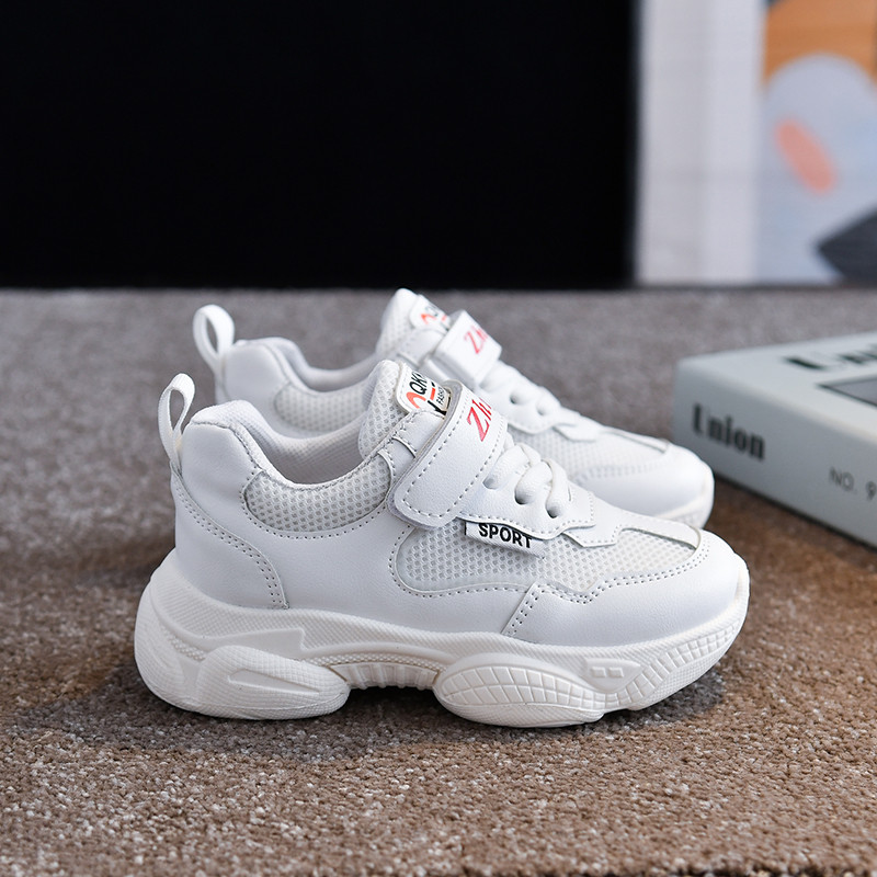 Ležerne dječje tenisice s naljepnicom i vezicama