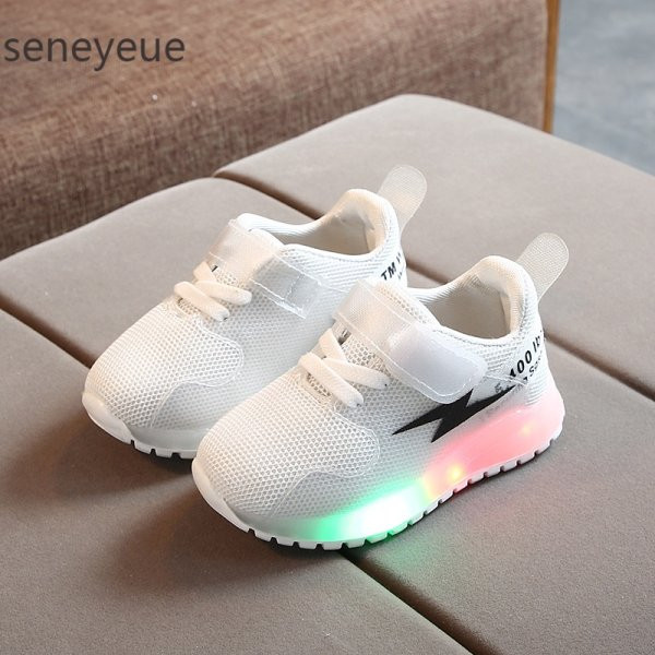 Laste helendavad kleepsuga tossud tüdrukutele ja poistele