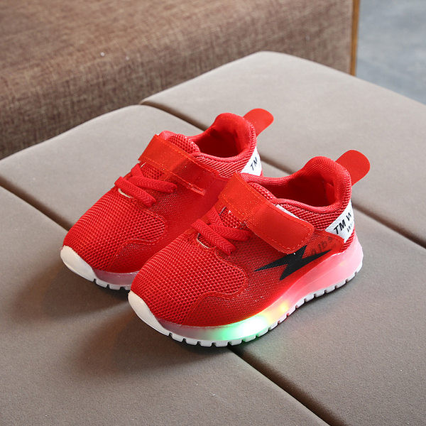 Laste helendavad kleepsuga tossud tüdrukutele ja poistele