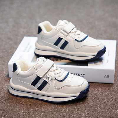 Adidași moderni pentru copii cu autocolante și cravate în alb