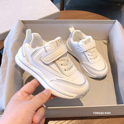 Παιδικά αθλητικά παπούτσια με λουράκια βελκρό  και κορδόνια σε λευκό χρώμα