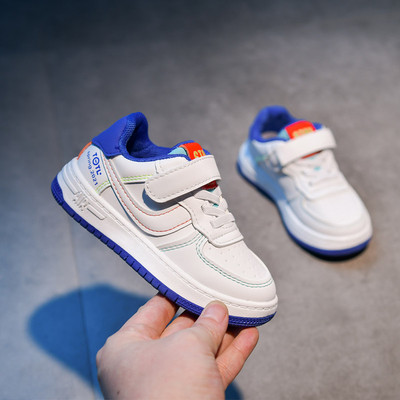 Παιδικά αθλητικά παπούτσια σε μπλε και ροζ χρώμα κατάλληλο για την άνοιξη