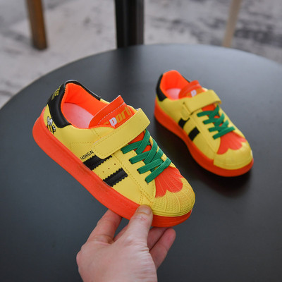 Model nou de adidași pentru copii de primăvară în galben și alb