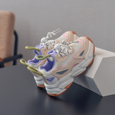 Μοντέρνα παιδικά αθλητικά παπούτσια κατάλληλα για την άνοιξη σε δύο χρώματα