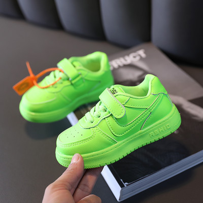 Model nou de adidasi monocolor din piele ecologica