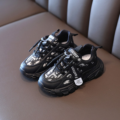 Uus ökonahast ja tekstiilist valmistatud laste tossude mudel