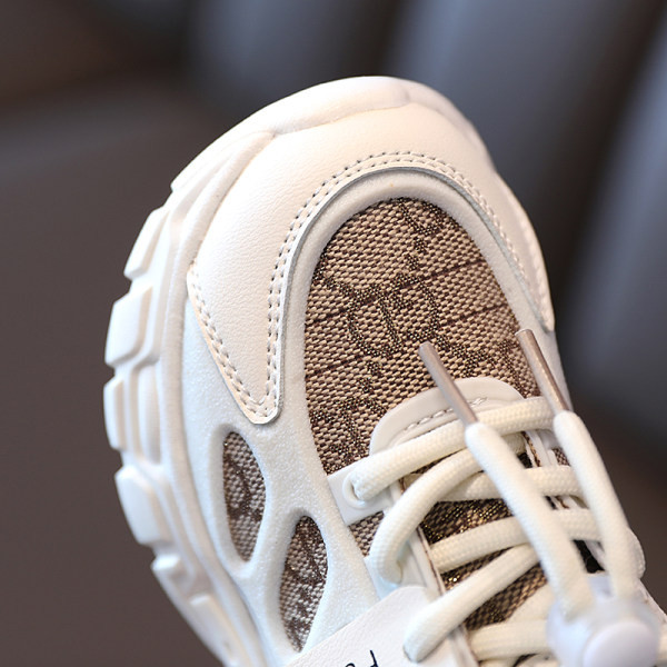 Uus ökonahast ja tekstiilist valmistatud laste tossude mudel