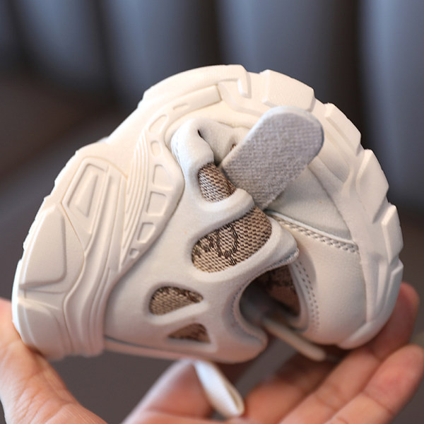 Uus ökonahast ja tekstiilist valmistatud laste tossude mudel