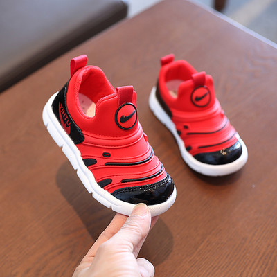 Model nou de adidasi de primavara - model textil unisex