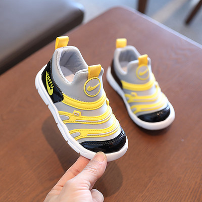 Model nou de adidasi de primavara - model textil unisex