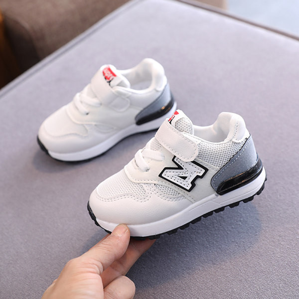 Dječje sportske tenisice s ravnim potplatom