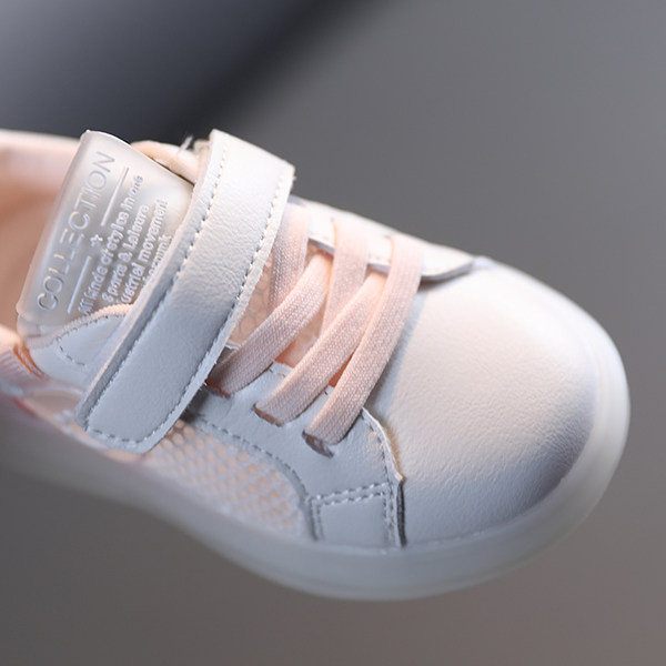 Παιδικά φωτεινά αθλητικά παπούτσια με επίπεδη σόλα και πλέγμα