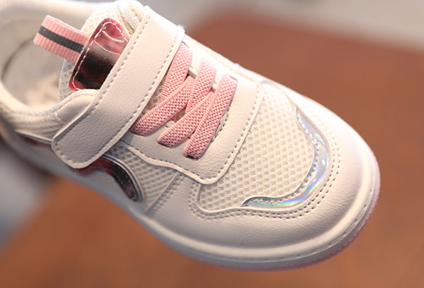 Ležerne tenisice za djevojčice s vezicama i naljepnicama