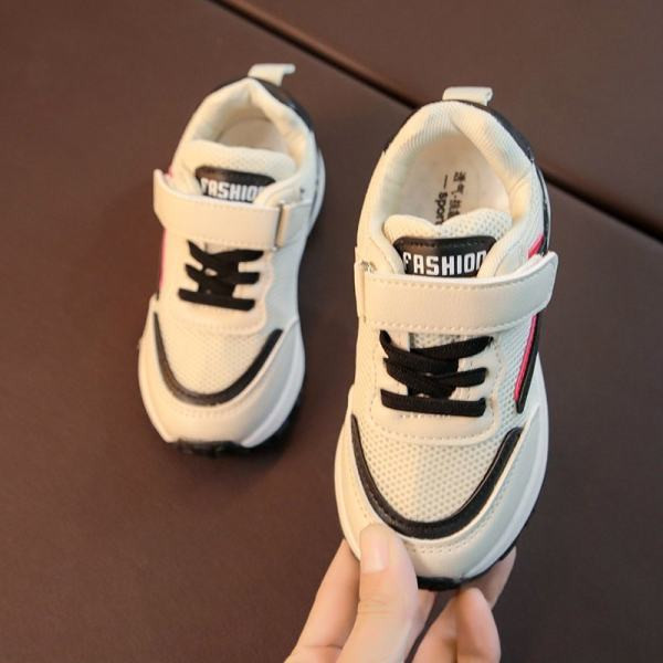 Dječje tenisice sa naljepnicama u tri boje pogodne za djevojčice