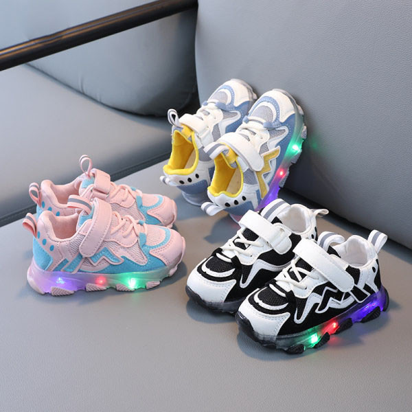 Igapäevased laste helendavad kleepsuga tossud