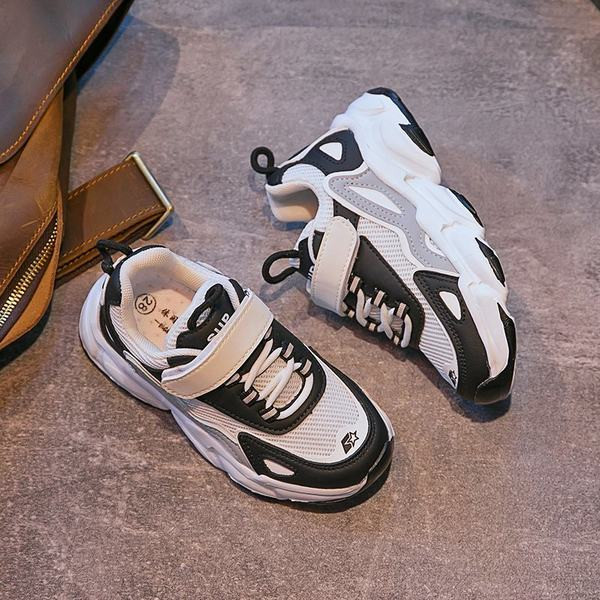 Dječje tenisice sa naljepnicom u tri boje