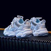 Pavasariui tinkami vaikiški sportbačiai grubiu padu