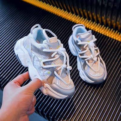 Pavasariui tinkami vaikiški sportbačiai grubiu padu