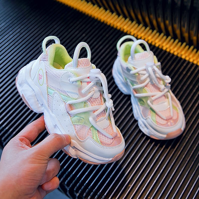 Pavasariui tinkami vaikiški sportbačiai grubiu padu