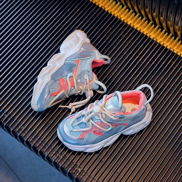 Pavasariui tinkami vaikiški sportbačiai grubiu padu