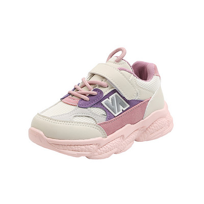 Novi model proljetnih tenisica sa naljepnicama