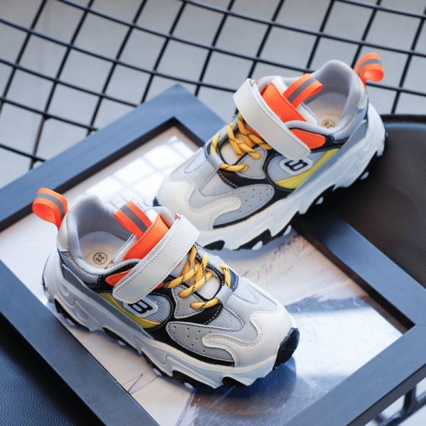 Ležerne dječje tenisice s grubim potplatom primjerene za djevojčice