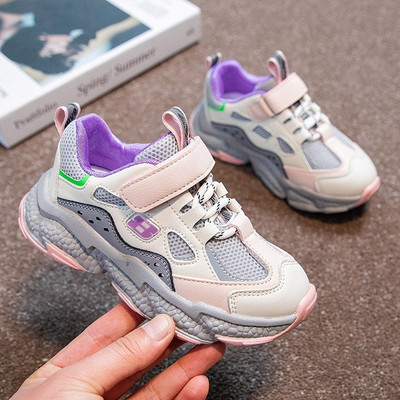 Παιδικά αθλητικά παπούτσια σε μαύρο και άσπρο χρώμα κατάλληλα για κορίτσια