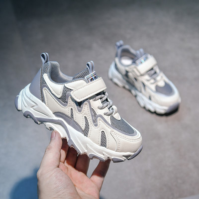 Παιδικά αθλητικά παπούτσια για την άνοιξη σε ροζ και γκρι χρώμα