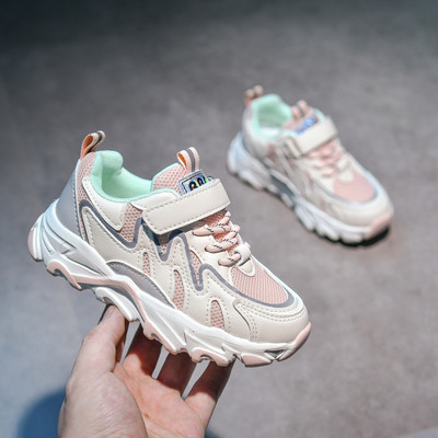 Παιδικά αθλητικά παπούτσια για την άνοιξη σε ροζ και γκρι χρώμα