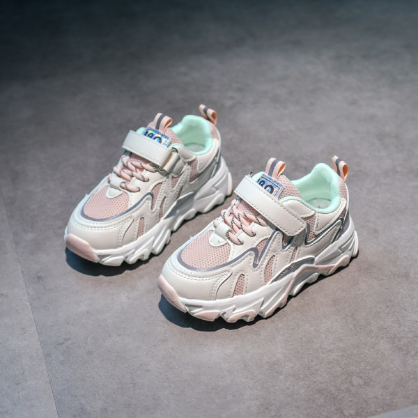 Παιδικά αθλητικά παπούτσια για την άνοιξη σε ροζ και γκρι χρώμα