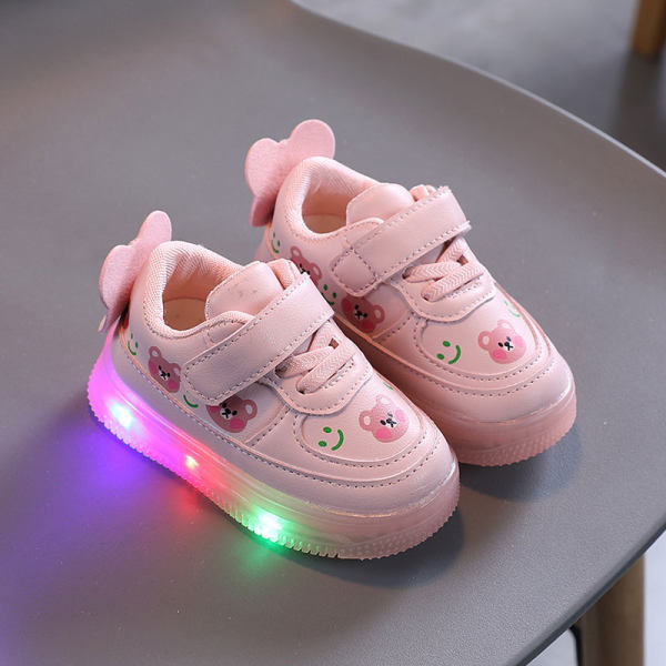 Modernūs vaikiški sportbačiai su aplikacijomis ir šviečiančiais padais – du modeliai