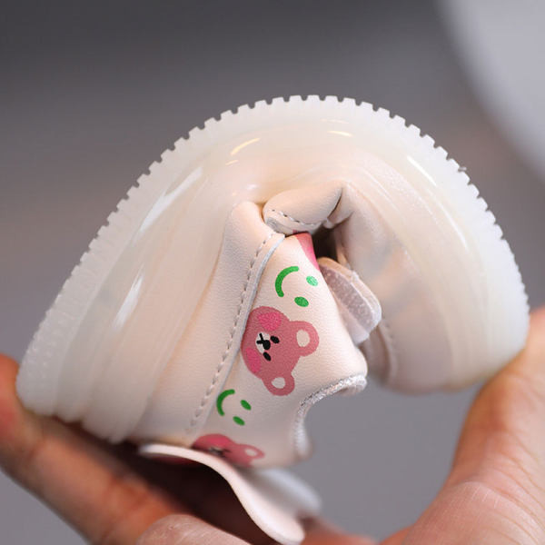 Modernūs vaikiški sportbačiai su aplikacijomis ir šviečiančiais padais – du modeliai