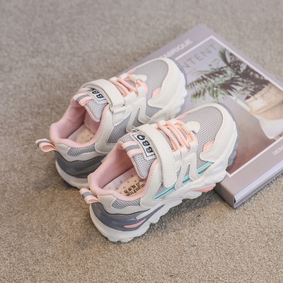 Παιδικά αθλητικά παπούτσια σε δύο χρώματα κατάλληλα για την άνοιξη