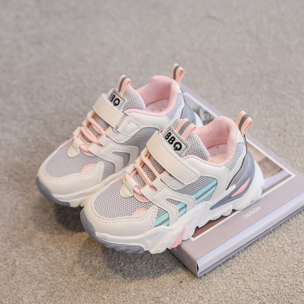 Παιδικά αθλητικά παπούτσια σε δύο χρώματα κατάλληλα για την άνοιξη