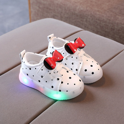 Šviečiantys vaikiški sportbačiai su kaspinu