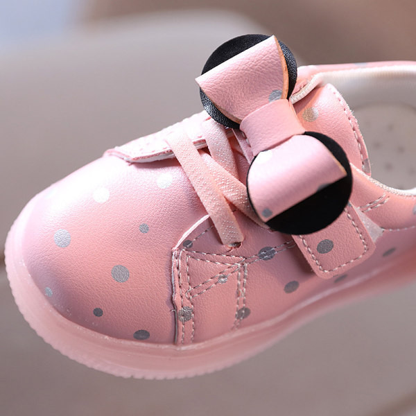 Šviečiantys vaikiški sportbačiai su kaspinu