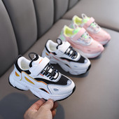 Dječje tenisice u bijeloj i roza boji prigodne za proljeće