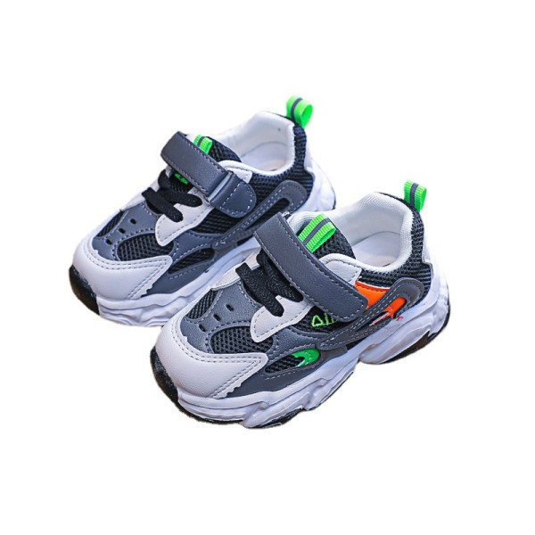 Naujas vaikiškų sportbačių modelis merginoms grubiu padu