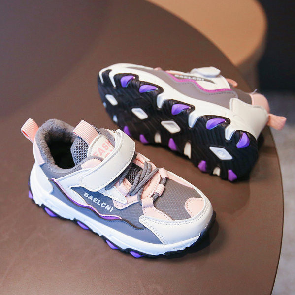 Dječje tenisice s naljepnicama u sivoj i crnoj boji